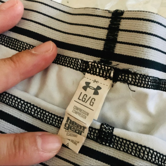 Under Armour Women’s large shorts 3” BnW snakeskin - Picture 3 of 4